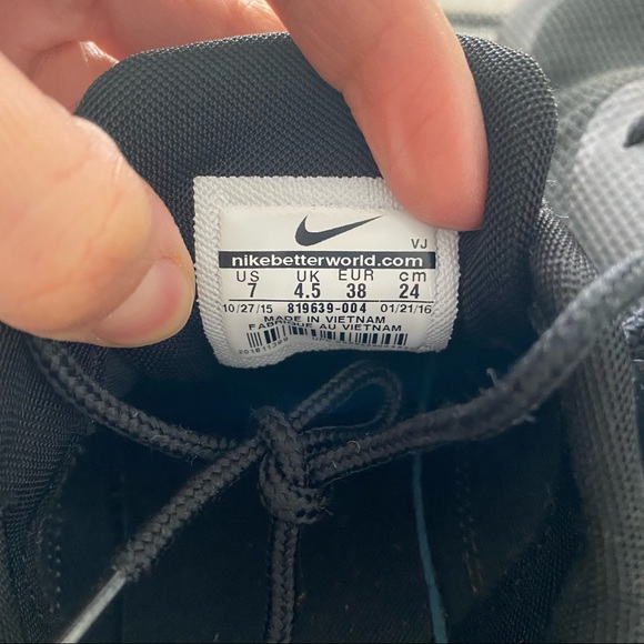 NIKE women’s black sneaker athletic shoe size 7 - Picture 5 of 6